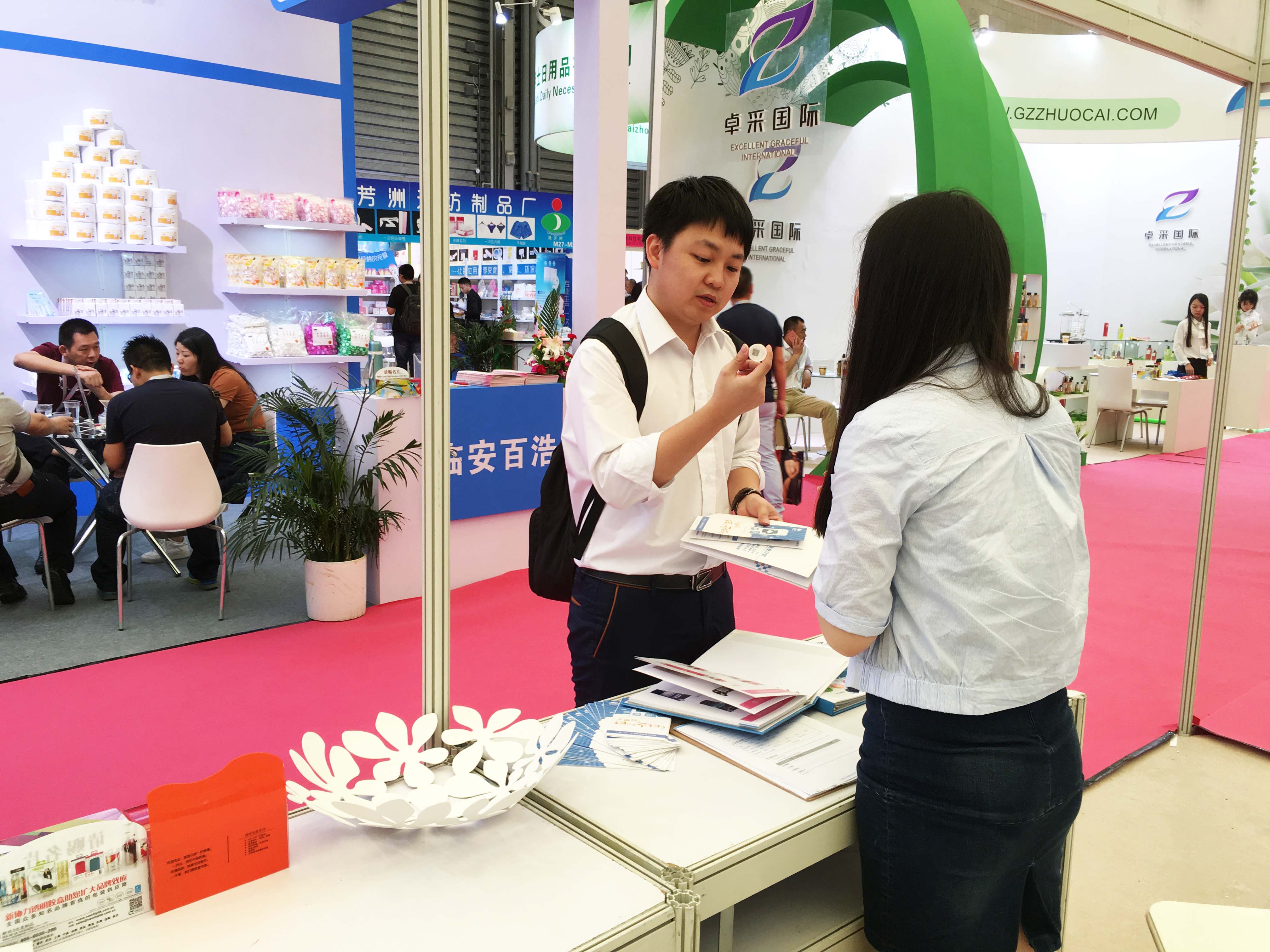 透云科技亮相美博會(huì) 助力品牌將美無限傳遞(圖3) 透云科技亮相美博會(huì),一物一碼助力品牌將美無限傳遞